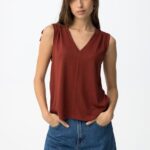 Top Con Lazadas En Hombros Burdeos