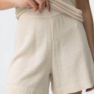 Short Beige Con Bolsillos Laterales