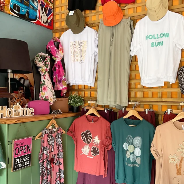 ¡¡Muy buenos días!! 🙋🏻‍♀️
Hoy #MartesSanto la tienda abre en horario de 10:00h-13:30h y de 17:30h-20:00h.
Si estás por #Sevilla ven a ver todo lo bonito que tenemos 😍
•••
24h-www.anacondemoda.es
•••
#open
#semanasanta
#primavera25
#modayaccesorios
#marcasespañolas
#marcaseuropeas
#anacondemodaes
#sevillahoy